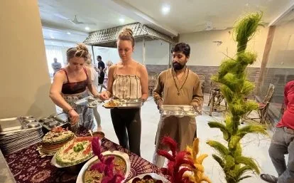 Students with plates at the buffet in the dining hall