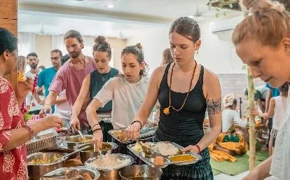 Students serving themselves a vegetarian meal