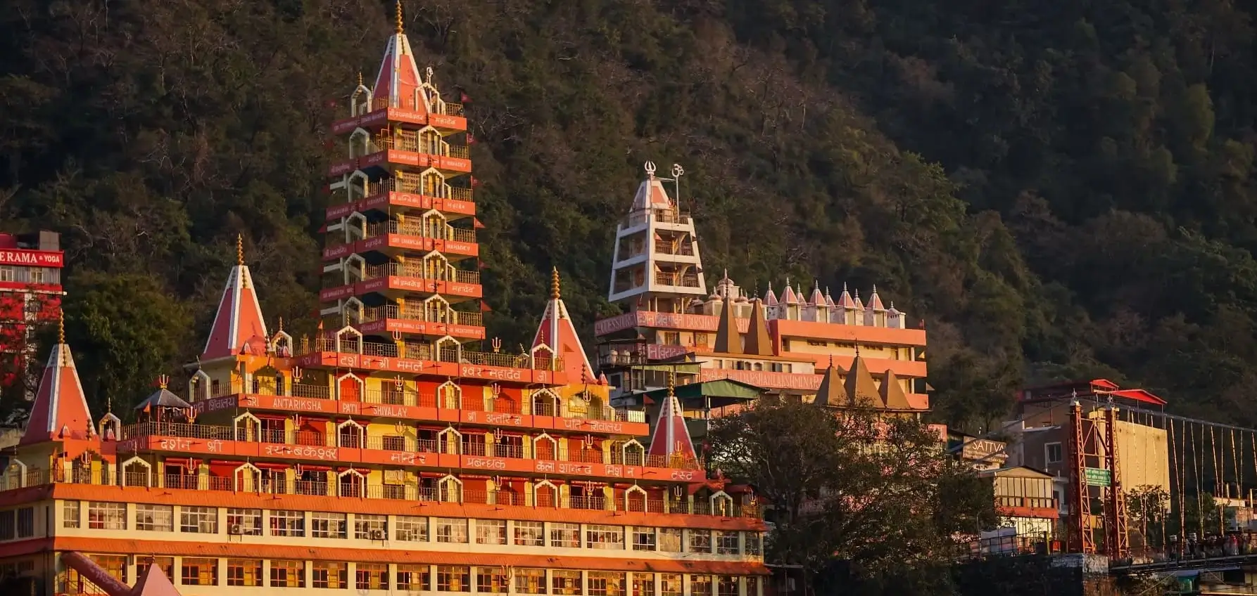 Temple and hillside in Rishikesh