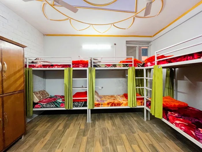 A student room at World Peace Yoga School, Rishikesh