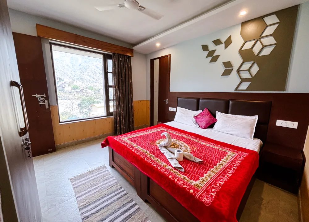 A student room at World Peace Yoga School, Rishikesh