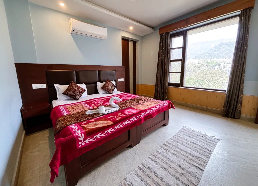 A student room at World Peace Yoga School, Rishikesh