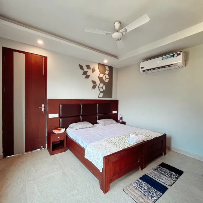 A student room at World Peace Yoga School, Rishikesh
