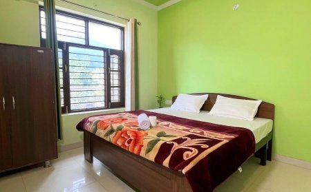 A student room at World Peace Yoga School, Rishikesh