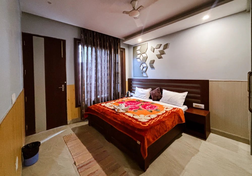 A student room at World Peace Yoga School, Rishikesh