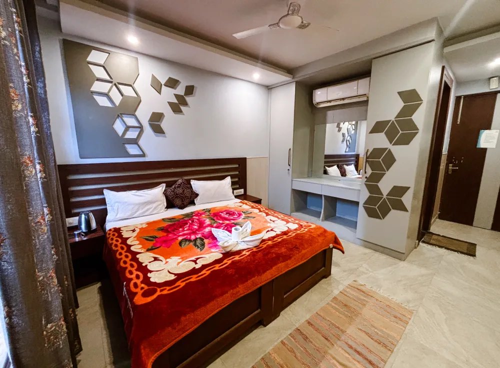 A student room at World Peace Yoga School, Rishikesh