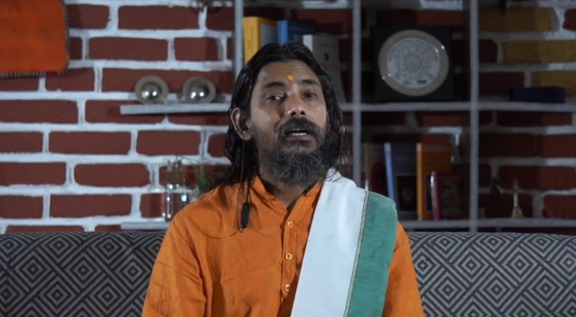 Yogi Vishnu speaking during an online Kundalini session