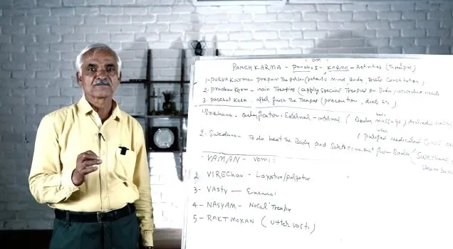 An Ayurveda teacher explaining Panchakarma at a whiteboard