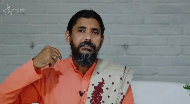 Yogi Vishnu speaking in an online Yoga Nidra lecture