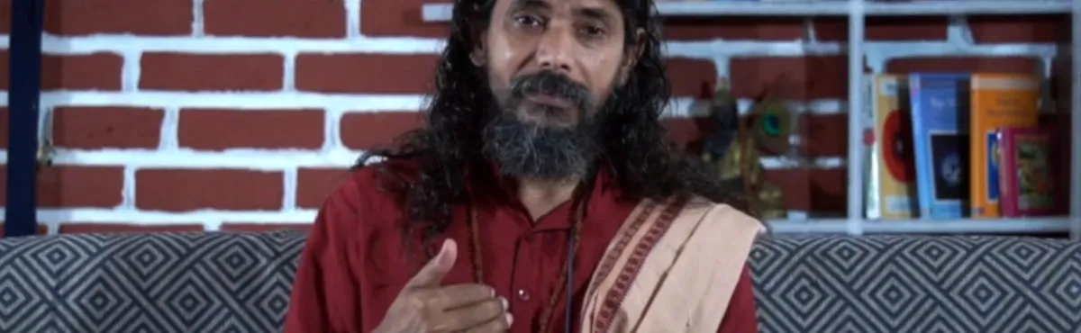 Yogi Vishnu teaching an online yoga philosophy class