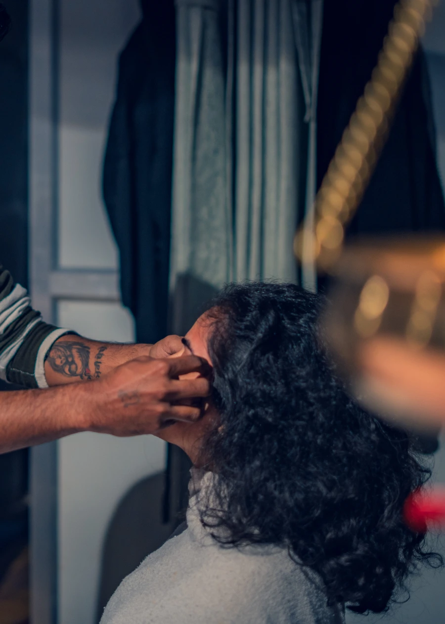 A therapist giving an Ayurvedic head massage
