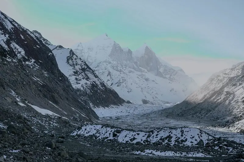 A glacier valley leading to snow-covered peaks