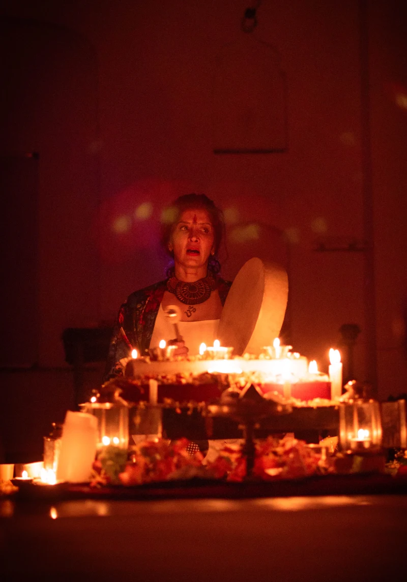 Students in a Trikālī Tantra session in Rishikesh