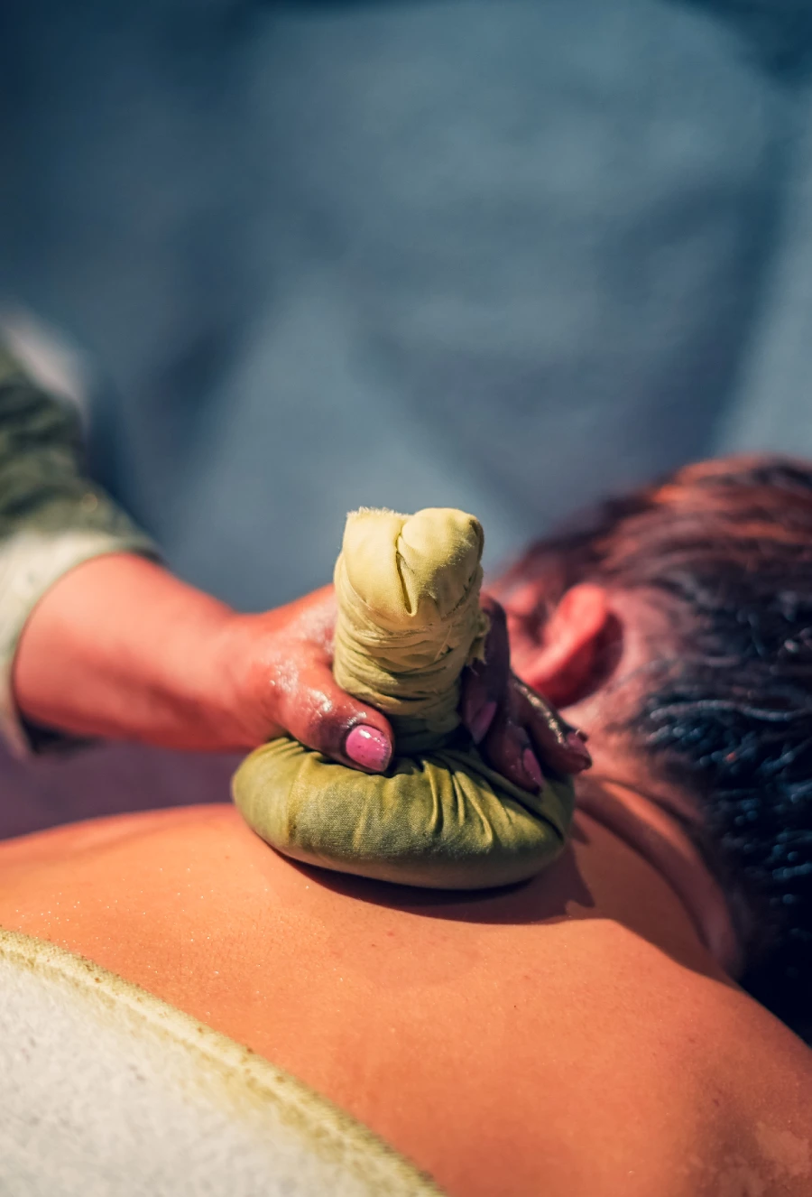Kizhi herbal poultice pressed on the upper back